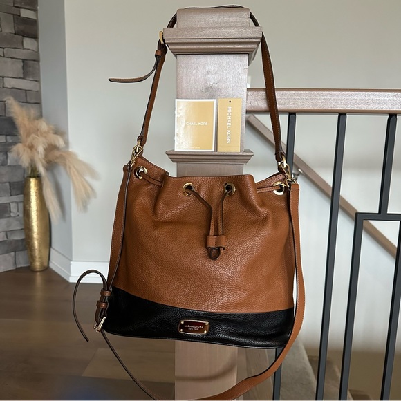 Michael kors Jules bucket bag - Picture 1 of 10